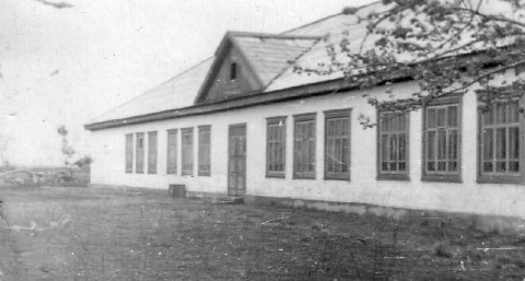 1954г - построено здание восьмилетней школы